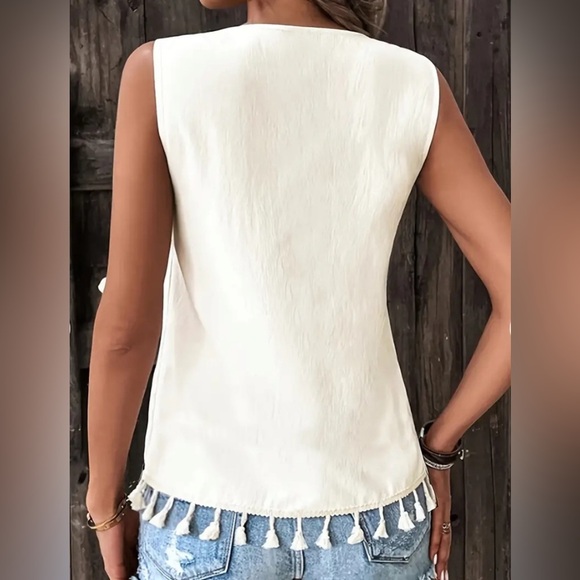 New-Tribal print V neck Top - Picture 3 of 3